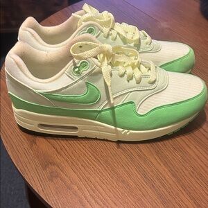 Nike Air Max 1 in Cream and Green